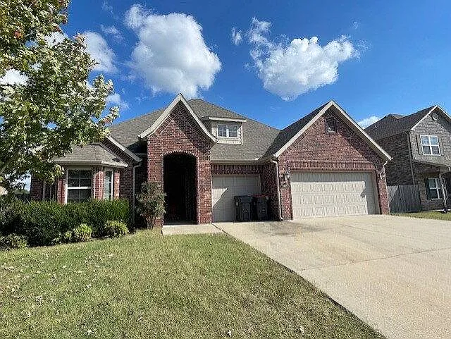 3895 Baltic St — Photo 2