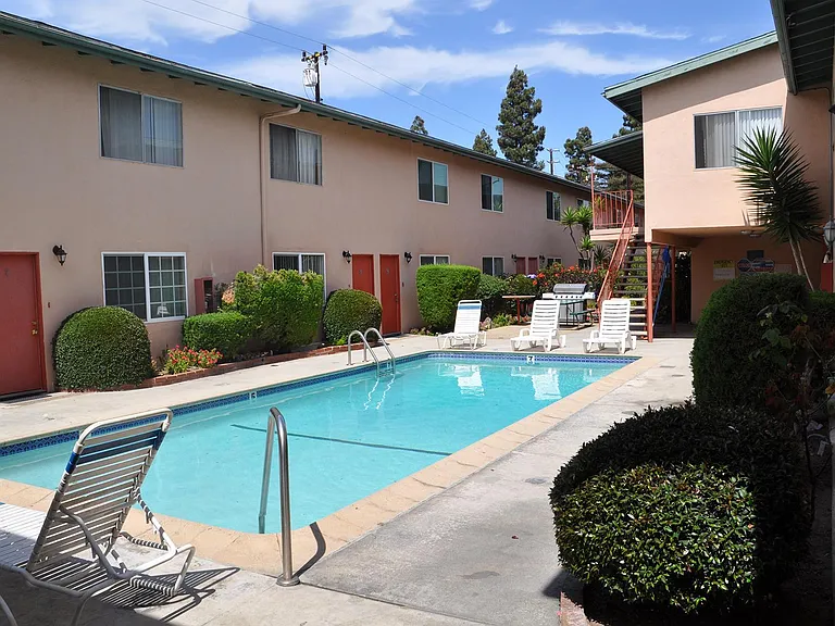 Anza Townhomes — Photo 13