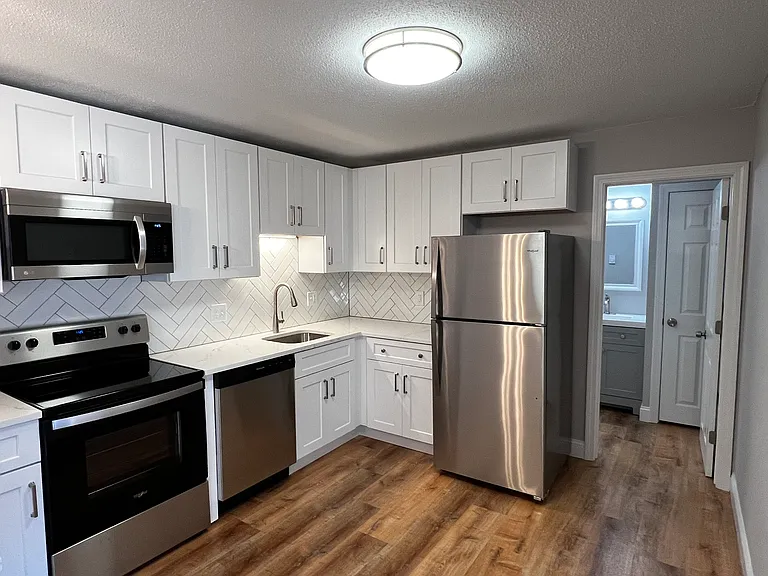 2 Pineland Avenue — Photo 3