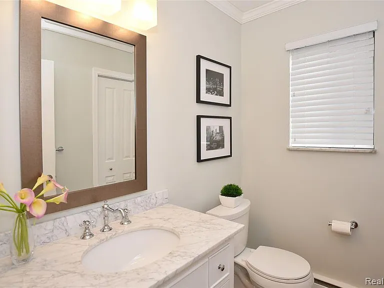 2698 Yorkshire Rd — Photo 22