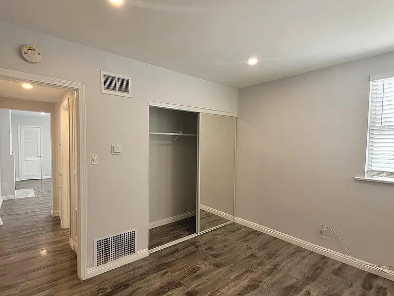 Oakhurst Apartments — Photo 52