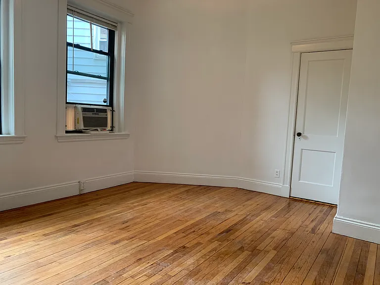 43 Glenville Ave #4 — Photo 2