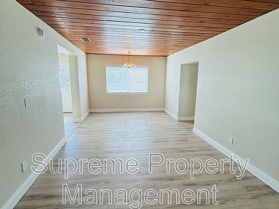 5th image of 3895 Maple St NE