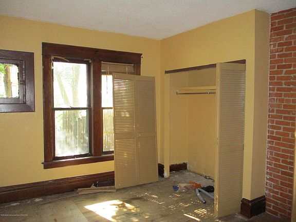 4th image of 624 W Shiawassee St