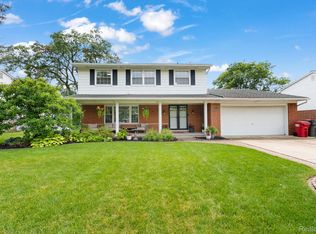 16368 Festian Dr, Clinton Township, MI 48035