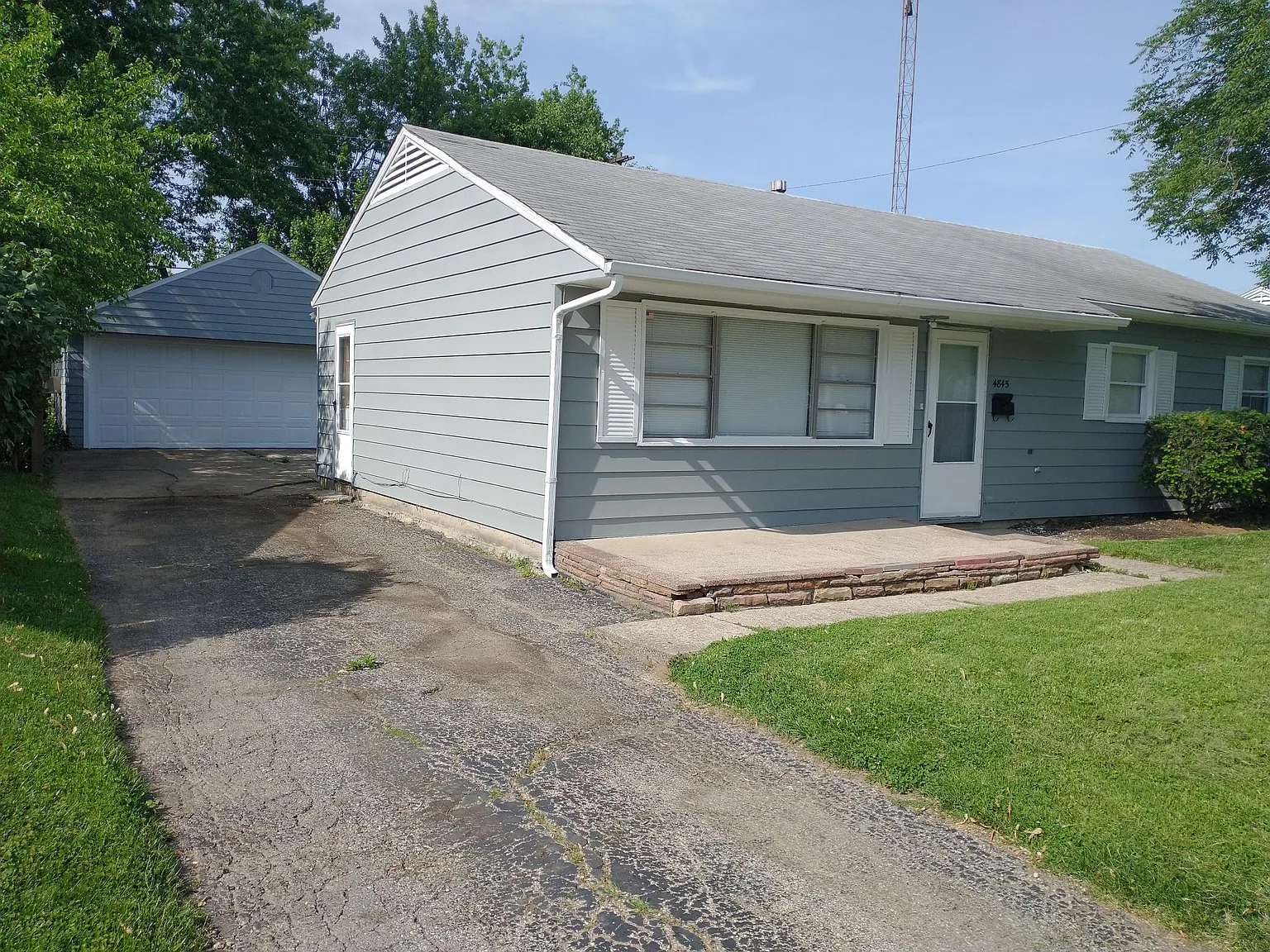 4845 Celtic Dr — Photo 2