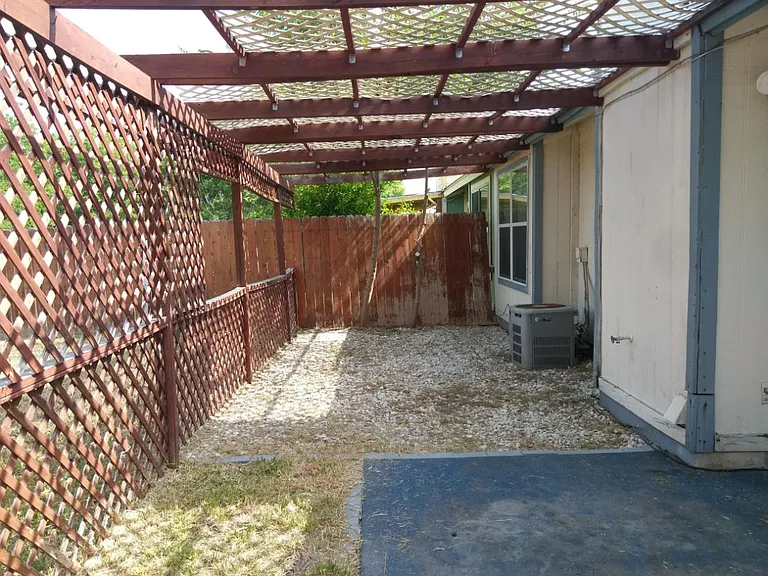 2527 Corian Glen Dr — Photo 18
