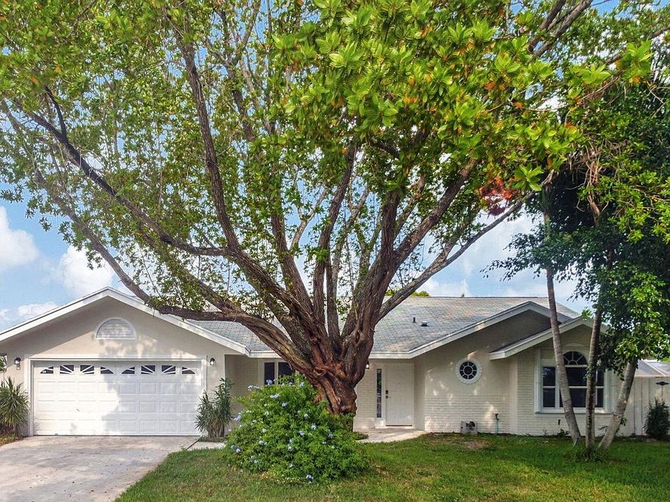 1st image of 843 Azalea Dr