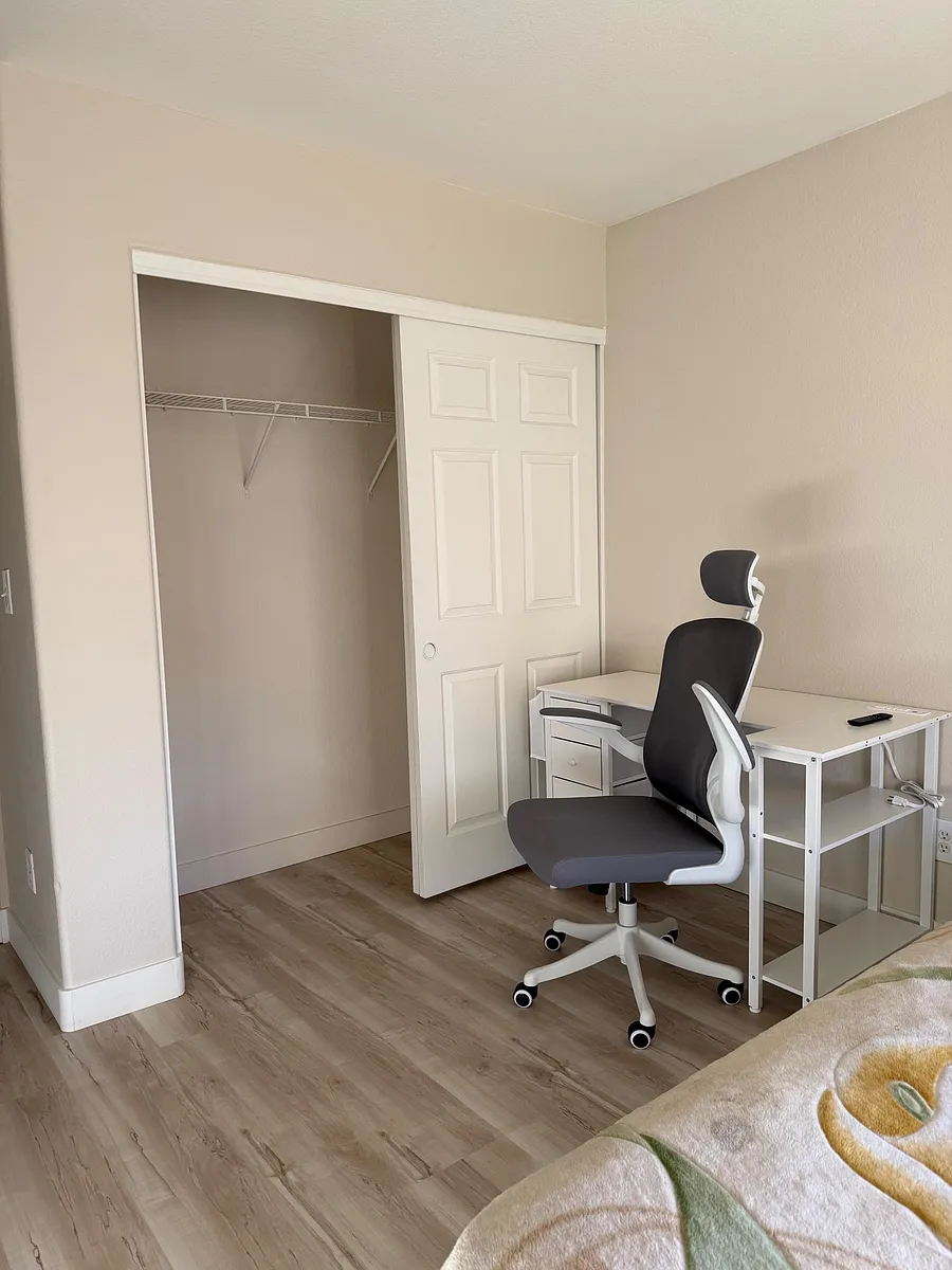 Work space in room - Prairie Dusk Dr