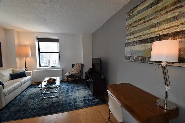 Rented by Global Realty Opportunities | media 12