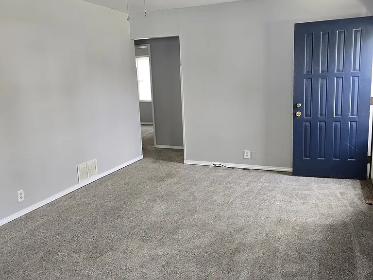 1723 E 23rd St — Photo 2