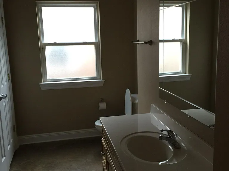 1606 Western Ave — Photo 3