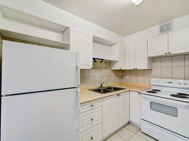 95 Redpath Ave — Photo 19