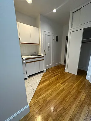 Rented by Waverly Realty Associates | media 8