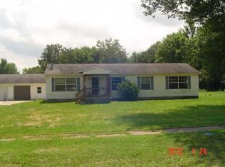 205 W Main St, Watson, IL 62473