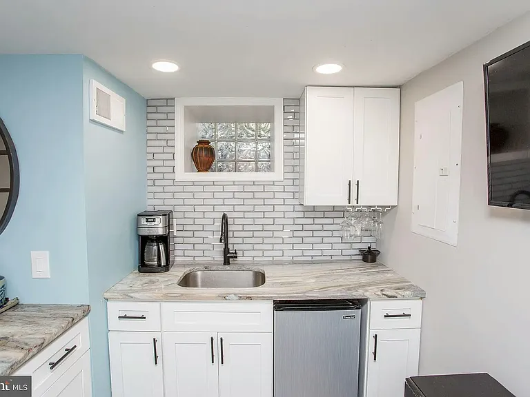 501 E Mount Airy Ave — Photo 21