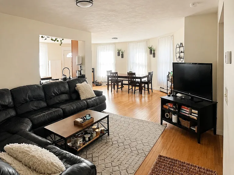 135 Walnut St #1 — Photo 4