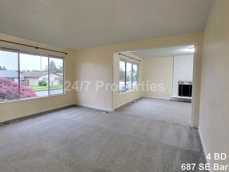 687 SE Barnes Ave — Photo 3