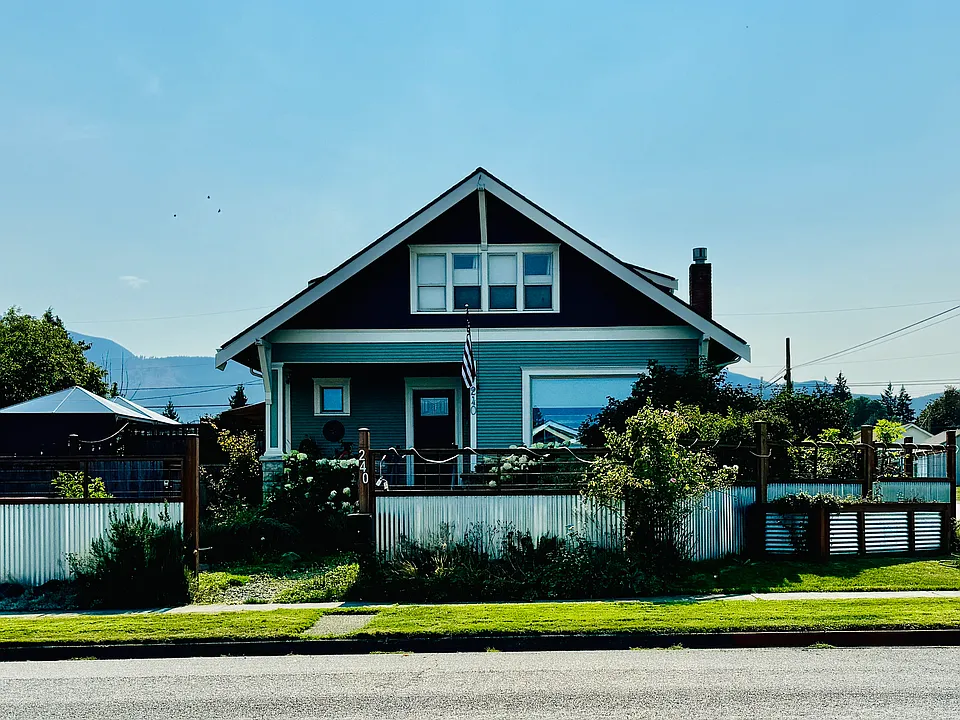 240 W 5th St