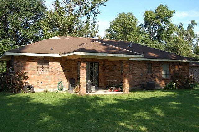 2nd image of 1211 Pinewood Dr