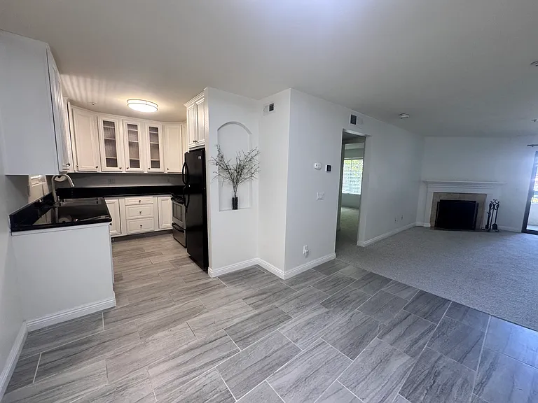 5541 Shasta Ln #210 — Photo 2