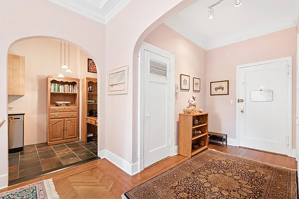 Sold by Nest Seekers International | media 16