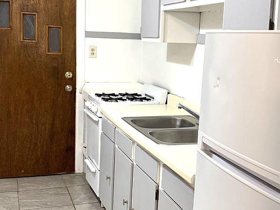 5th image of 4216 N Francisco Ave #Basement