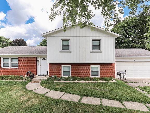2nd image of 1924 W 65th Pl
