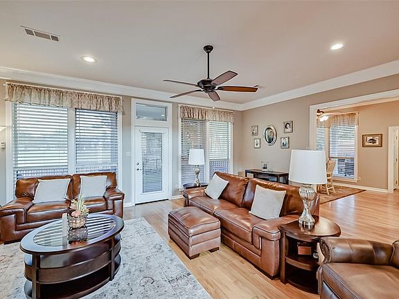 2nd image of 809 Turnberry Dr