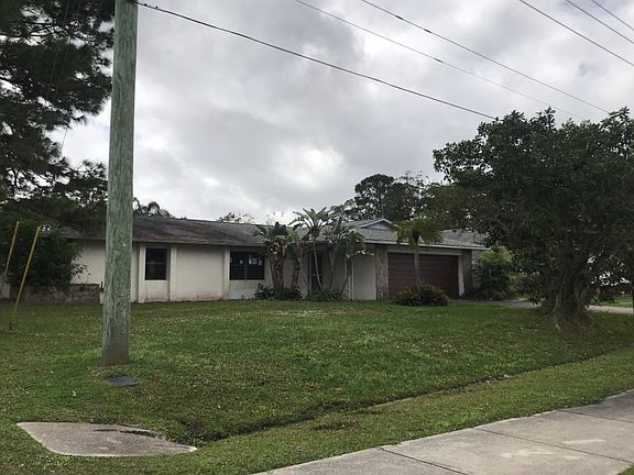 3rd image of 686 SE Thornhill Dr