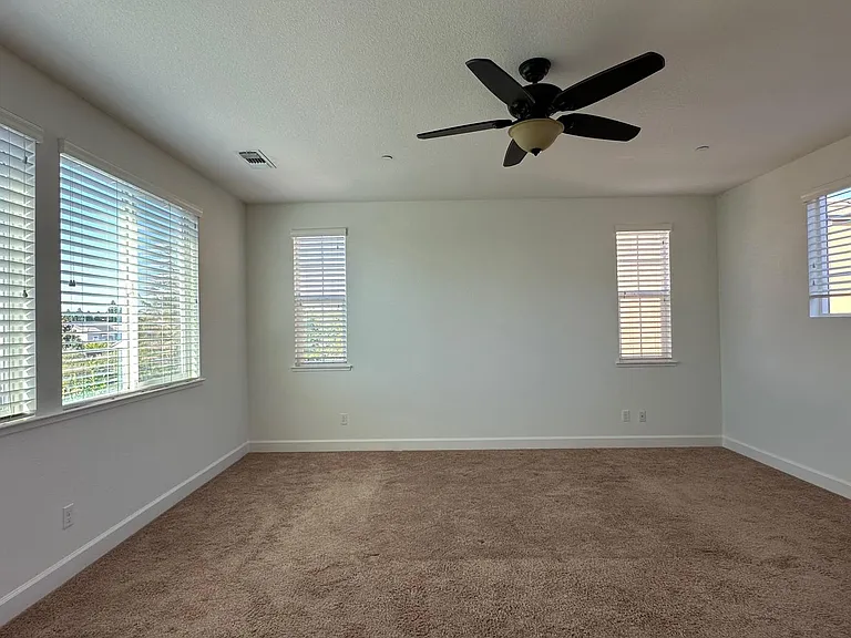 1407 Skibbereen Way — Photo 32
