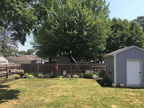 Fenced In Yard!