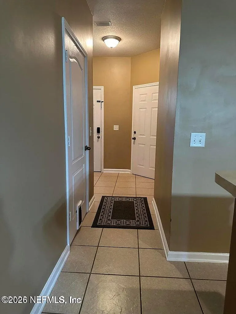 3 bed, 2.5 bath, 1681 sqft, $1,750 — Photo 4
