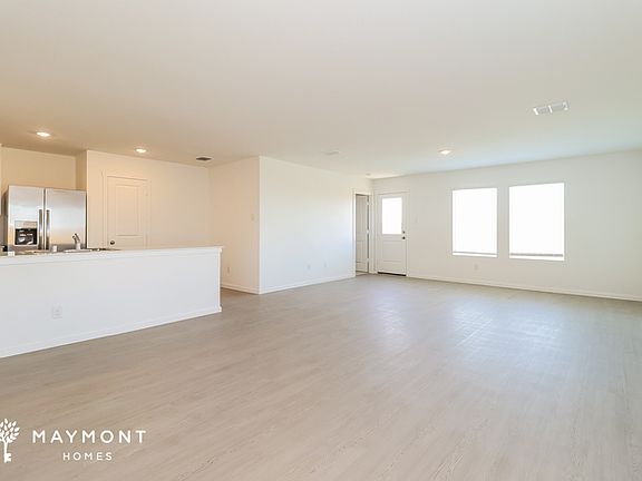 4th image of 3048 Yellow Pine Ave