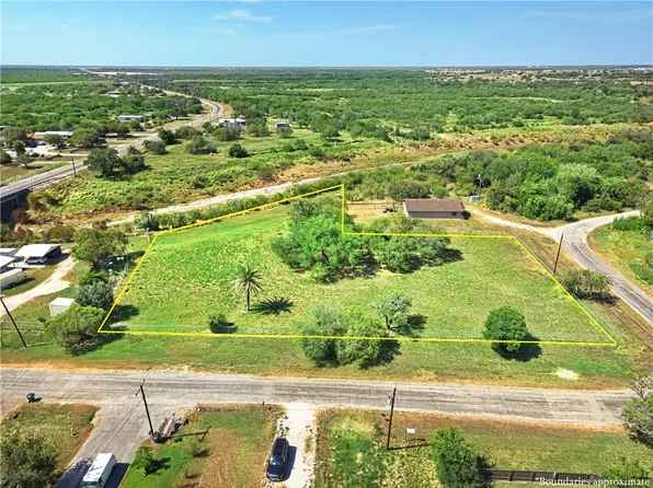 416 N Archer Ave, Sinton, TX 78387