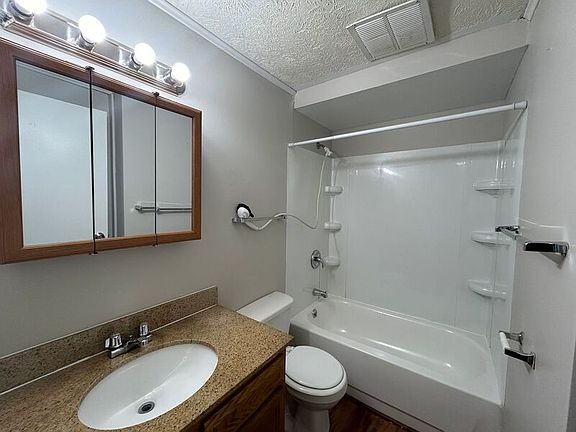 5th image of 820 Randler Ave