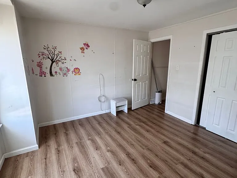222 E Franklin St — Photo 9