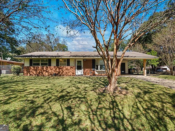 2nd image of 2443 Broadmoor Dr
