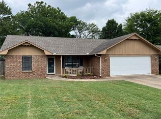 1017 Meadowlark Ln, Siloam Springs, AR 72761