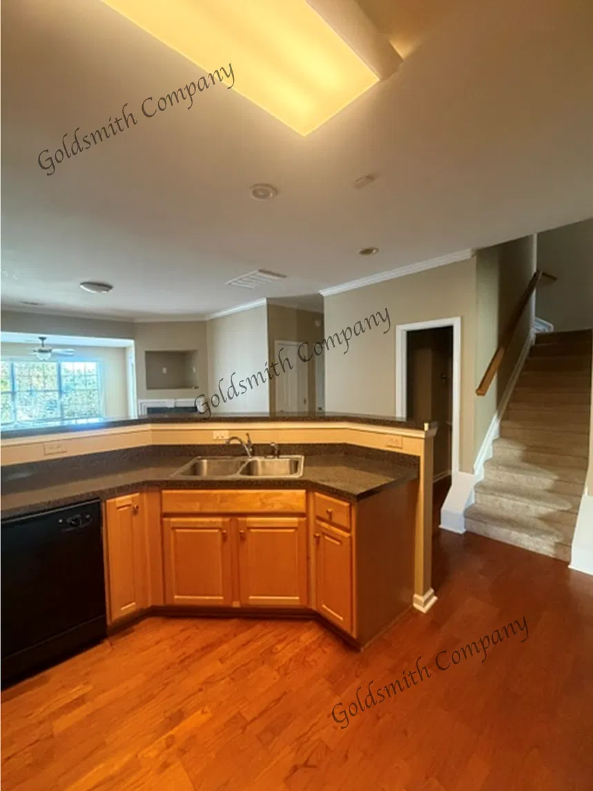 3 bed, 2.5 bath, 1800 sqft, $2,250 — Photo 3