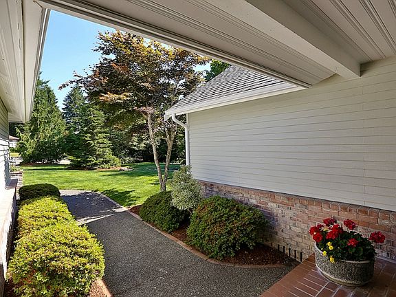 3rd image of 5724 Turnberry Pl SW