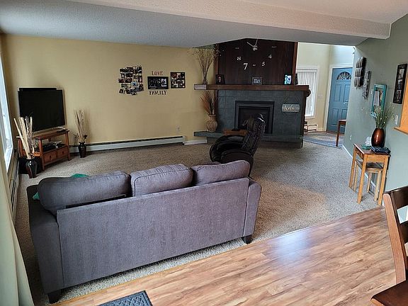 3rd image of 177 Carlyle Way