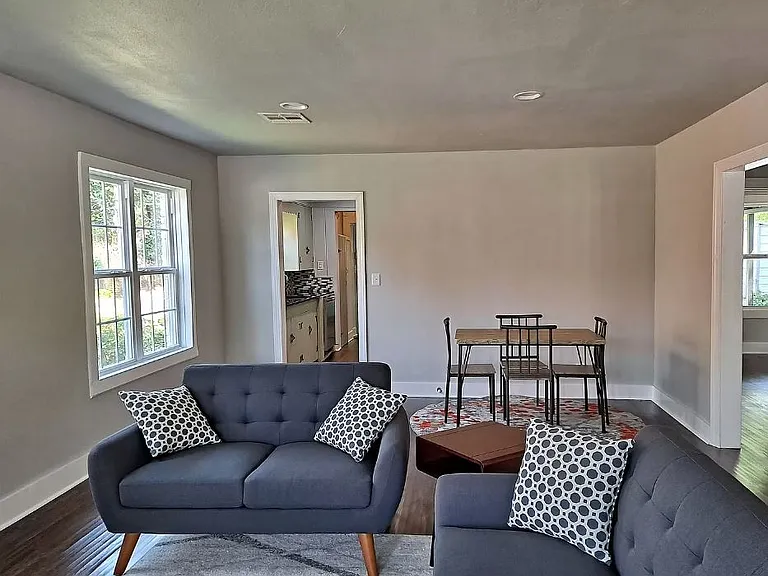 1323 S Delaware Ave — Photo 2