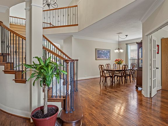 3rd image of 804 Meadowlark Dr