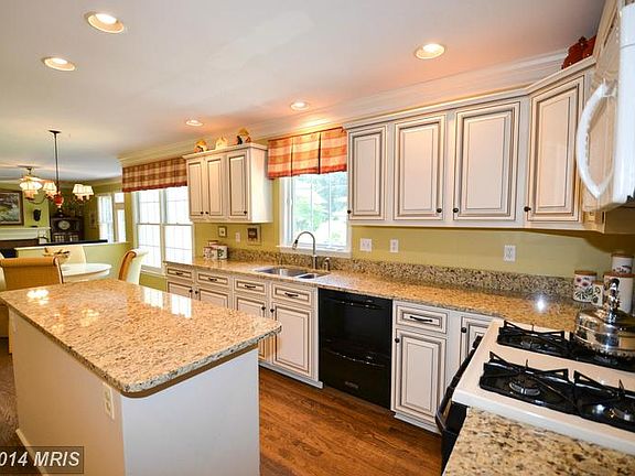 3rd image of 4863 Mariners Ct