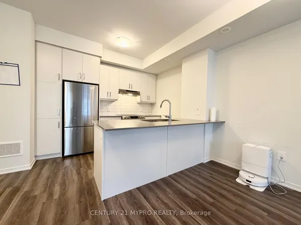 31 Honeycrisp Cres, Vaughan, ON