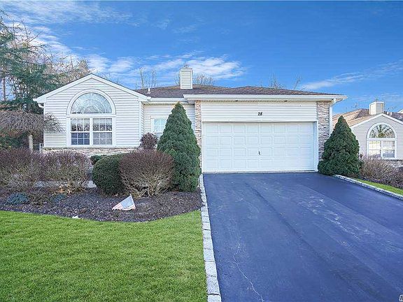 3rd image of 28 Hamlet Dr