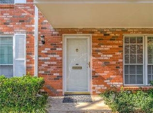 905 Roaring Springs Rd, Fort Worth, TX 76114