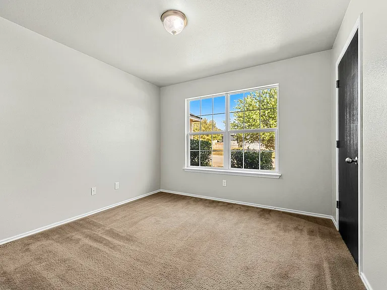 2207 Stoneham — Photo 14