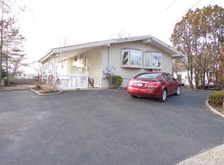 380 Baylawn Ave, Copiague, NY 11726